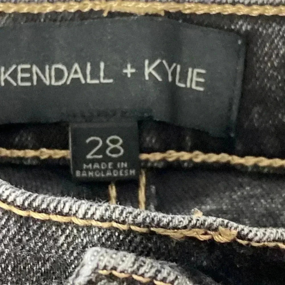 SET- 3 PAIRS OF JEAN SHORT 2-SIZE 28 1- SIZE 25 KYLIE & KENDALL, AM EAGLE - Picture 7 of 12